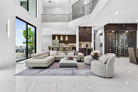 Villa ou maison à vendre à Tampa, Floride: 4 chambres, 432.46 m2 № 2388916 - photo 16