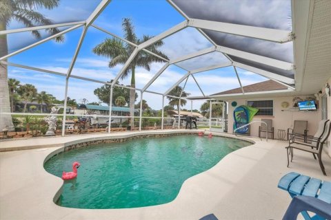 Casa en venta en Port Charlotte, Florida, 3 dormitorios, 208.01 m2 № 1900654 - foto 4
