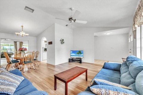 Casa en venta en Port Charlotte, Florida, 3 dormitorios, 208.01 m2 № 1900654 - foto 5