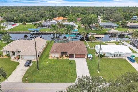 Casa en venta en Port Charlotte, Florida, 3 dormitorios, 208.01 m2 № 1900654 - foto 1