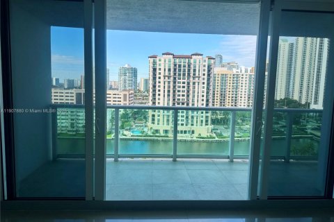 Купить кондоминиум в Санни-Айлс-Бич, Флорида 1 спальня, 92.07м2, № 2016125 - фото 26