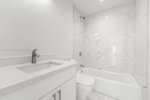 Propiedad comercial en venta en Florida City, Florida № 1834052 - foto 16