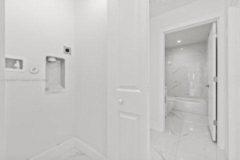 Propiedad comercial en venta en Florida City, Florida № 1834052 - foto 21