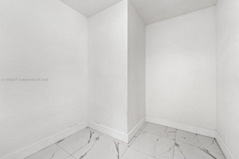 Propiedad comercial en venta en Florida City, Florida № 1834052 - foto 18