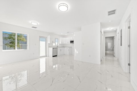 Propiedad comercial en venta en Florida City, Florida № 1834052 - foto 7