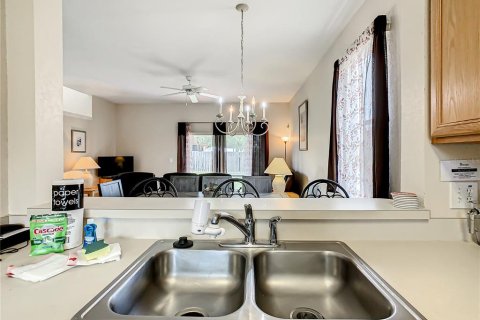 Townhouse in Davenport, Florida 4 bedrooms, 172.43 sq.m. № 1443748 - photo 5