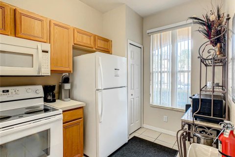 Townhouse in Davenport, Florida 4 bedrooms, 172.43 sq.m. № 1443748 - photo 4