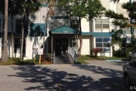 Снять в аренду кондоминиум в Санни-Айлс-Бич, Флорида 1 спальня, 57.6м2, № 1986809 - фото 2