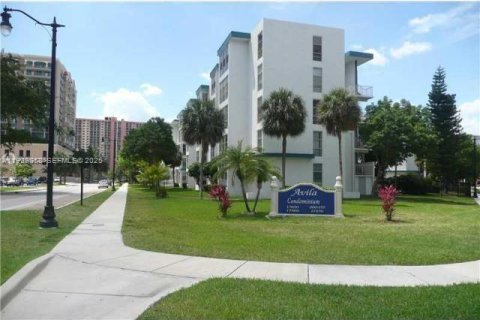Кондоминиум с 1 спальней в Санни-Айлс-Бич, Флорида № 1986809