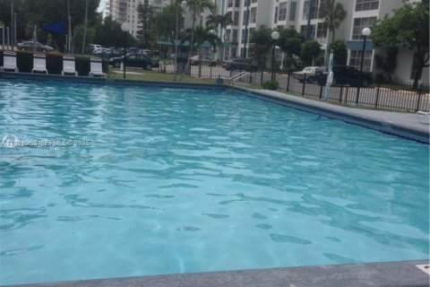 Снять в аренду кондоминиум в Санни-Айлс-Бич, Флорида 1 спальня, 57.6м2, № 1986809 - фото 4