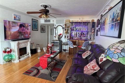 Condo in Lake Worth, Florida, 2 bedrooms  № 1968672 - photo 8