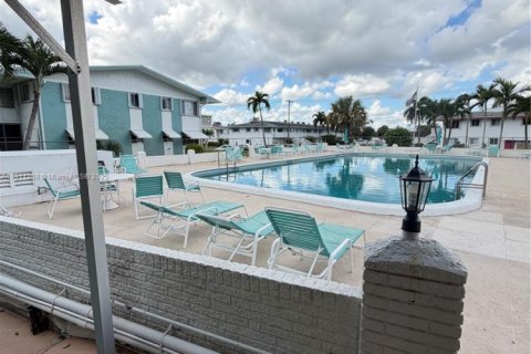 Condo in Lake Worth, Florida, 2 bedrooms  № 1968672 - photo 6