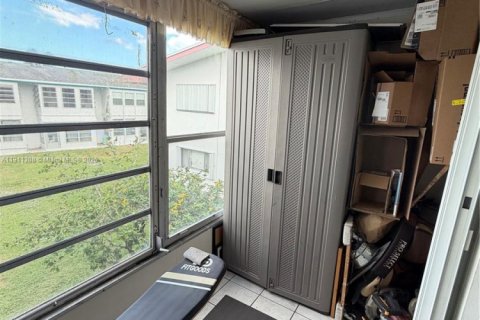 Condo in Lake Worth, Florida, 2 bedrooms  № 1968672 - photo 18