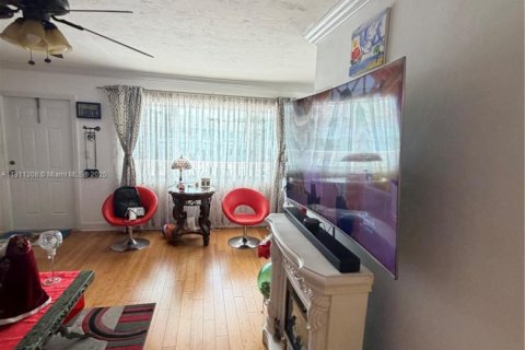 Condo in Lake Worth, Florida, 2 bedrooms  № 1968672 - photo 10