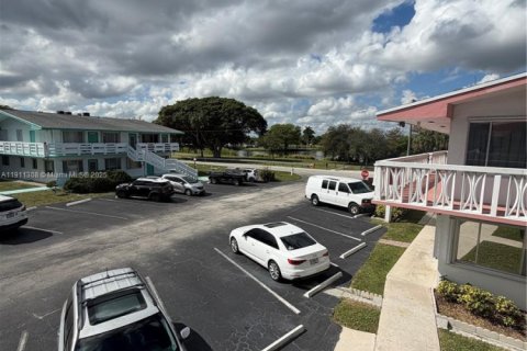 Condo in Lake Worth, Florida, 2 bedrooms  № 1968672 - photo 3