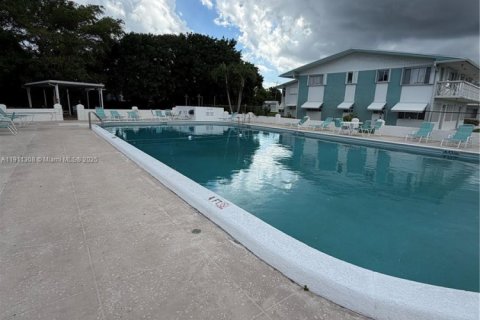 Condo in Lake Worth, Florida, 2 bedrooms  № 1968672 - photo 5