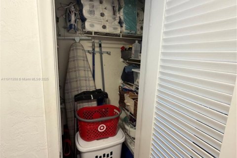 Condo in Lake Worth, Florida, 2 bedrooms  № 1968672 - photo 15