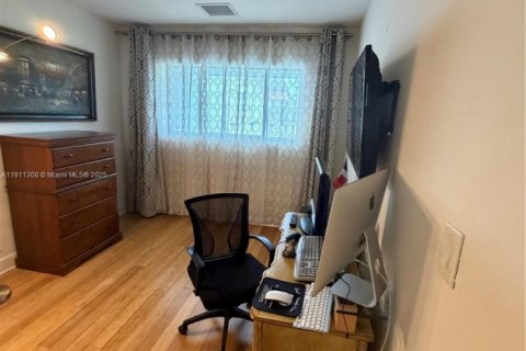 Condo in Lake Worth, Florida, 2 bedrooms  № 1968672 - photo 12