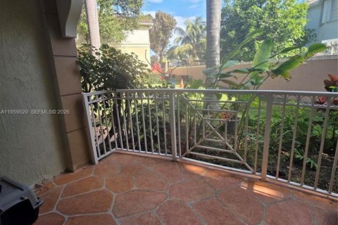 Copropriété à louer à Miami, Floride: 3 chambres, 131.92 m2 № 2018159 - photo 8