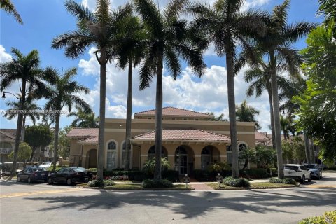 Copropriété à louer à Miami, Floride: 3 chambres, 131.92 m2 № 2018159 - photo 2