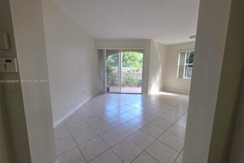 Copropriété à louer à Miami, Floride: 3 chambres, 131.92 m2 № 2018159 - photo 6