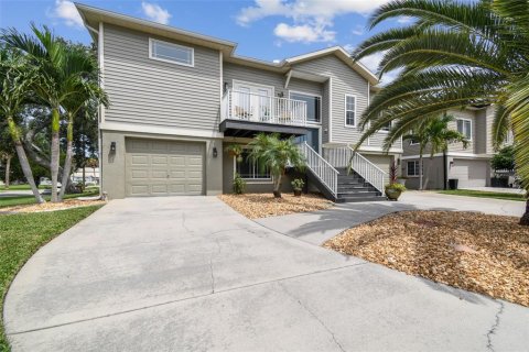 Casa en venta en Port Richey, Florida, 3 dormitorios, 150.32 m2 № 1912566 - foto 1