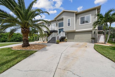 Casa en venta en Port Richey, Florida, 3 dormitorios, 150.32 m2 № 1912566 - foto 2