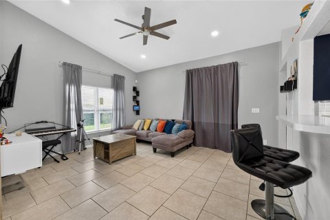 Villa ou maison à louer à Mascotte, Floride: 3 chambres, 117.06 m2 № 2437285 - photo 2