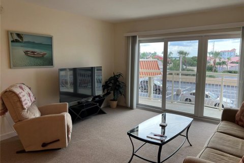 Condo in Saint Petersburg, Florida, 1 bedroom  № 1900833 - photo 4