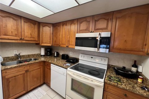 Condo in Saint Petersburg, Florida, 1 bedroom  № 1900833 - photo 20