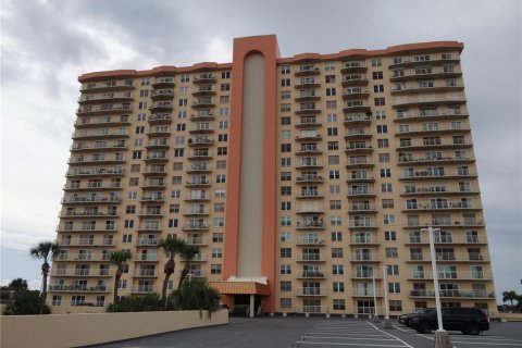 Condo in Saint Petersburg, Florida, 1 bedroom  № 1900833 - photo 1