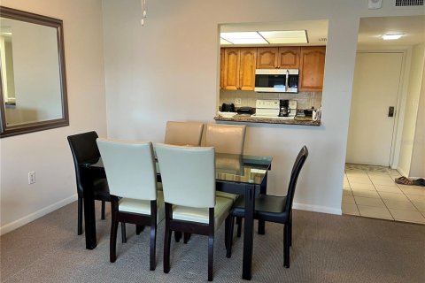 Condo in Saint Petersburg, Florida, 1 bedroom  № 1900833 - photo 11