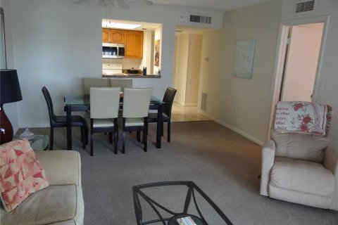 Condo in Saint Petersburg, Florida, 1 bedroom  № 1900833 - photo 6