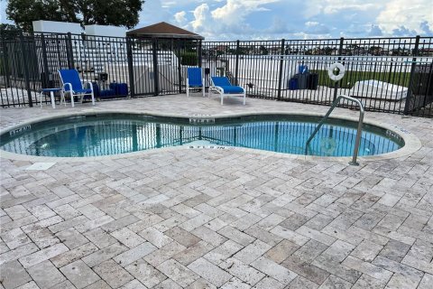 Condo in Saint Petersburg, Florida, 1 bedroom  № 1900833 - photo 23