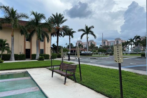 Condo in Saint Petersburg, Florida, 1 bedroom  № 1900833 - photo 25