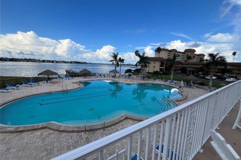 Condo in Saint Petersburg, Florida, 1 bedroom  № 1900833 - photo 3