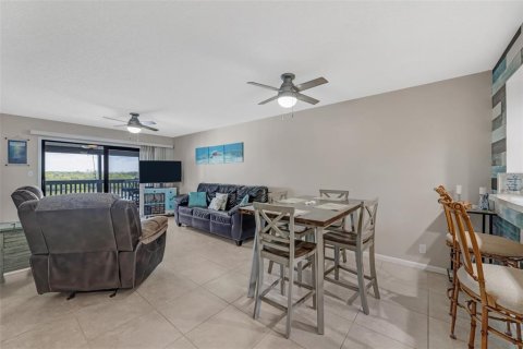 Condo in Ruskin, Florida, 2 bedrooms № 2232428 - photo 14