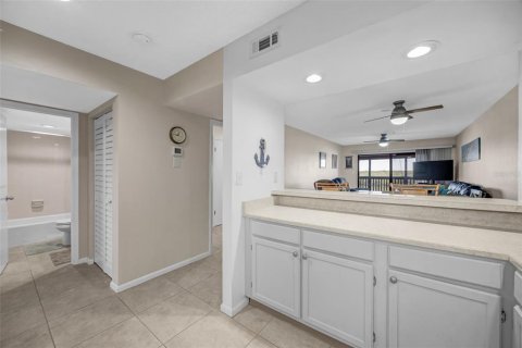 Condo in Ruskin, Florida, 2 bedrooms № 2232428 - photo 12