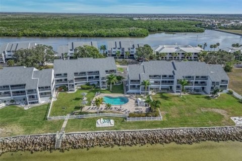 Condo in Ruskin, Florida, 2 bedrooms № 2232428 - photo 2