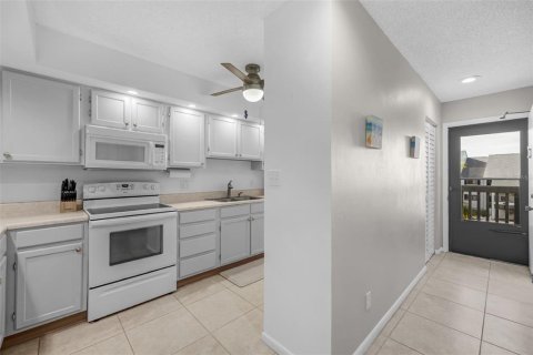 Condo in Ruskin, Florida, 2 bedrooms № 2232428 - photo 7