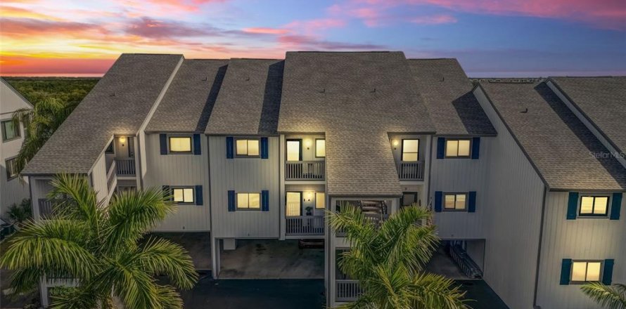 Condo in Ruskin, Florida, 2 bedrooms № 2232428