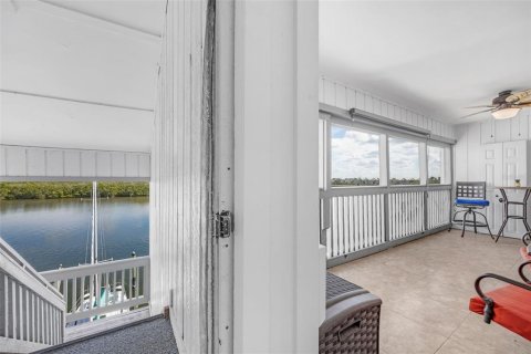 Condo in Ruskin, Florida, 2 bedrooms № 2232428 - photo 26
