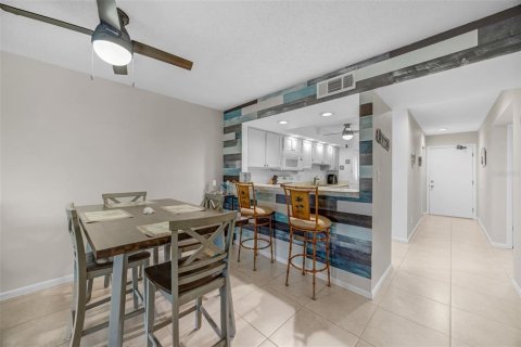 Condo in Ruskin, Florida, 2 bedrooms № 2232428 - photo 13