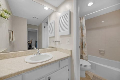 Condo in Ruskin, Florida, 2 bedrooms № 2232428 - photo 21
