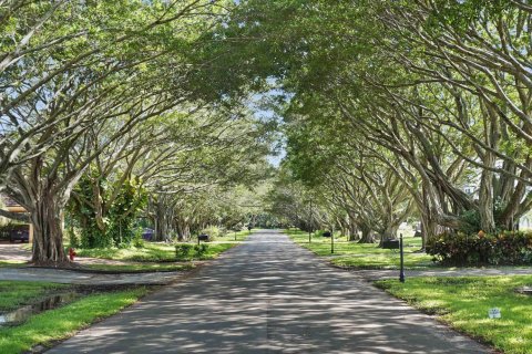 House in Boca Raton, Florida 6 bedrooms, 929.02 sq.m. № 55181 - photo 1