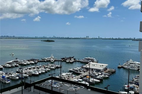 Condo in Miami, Florida, 1 bedroom  № 1756287 - photo 1
