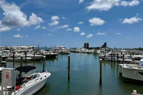 Condo in Miami, Florida, 1 bedroom  № 1756287 - photo 2