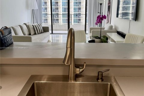 Condo in Miami, Florida, 1 bedroom  № 1756287 - photo 13