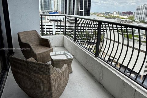Condo in Miami, Florida, 1 bedroom  № 1756287 - photo 16