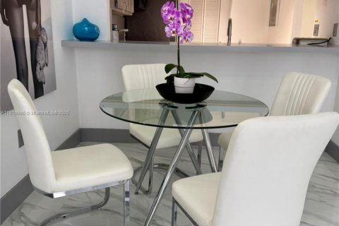 Condo in Miami, Florida, 1 bedroom  № 1756287 - photo 12